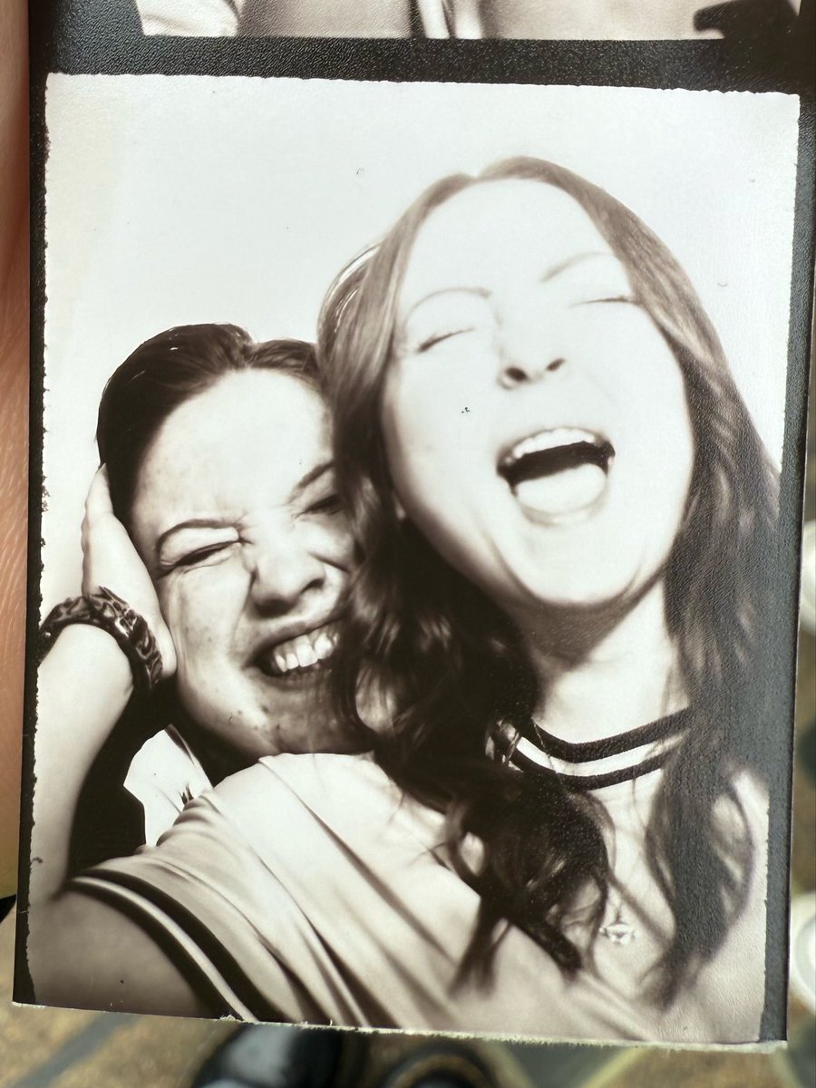 rachelInfour's tweet photo. me bird turns 23 today!!! happiest of happy birthdays to one of my favourite people to ever exist in the history of everything, hannah ur like pretty much one of my soulmates i love you so endlessly haps baps diva :)))🩷🫡 https://t.co/9JXCsp00C0