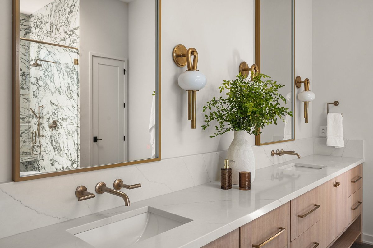 ParosGroupllc's tweet photo. Custom tilework that will look as refined in twenty years as it does today. Fixtures chosen for weight, finish, and longevity. A soaking tub positioned to catch the best light. This is how our homes are crafted. Nothing overlooked. Nothing rushed. Everything intentional. https://t.co/OxnoCozFLO
