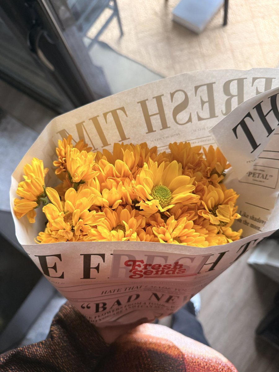 officaldanni's tweet photo. This showed up yesterday 🥲🧸🤍☀️📦 https://t.co/4uZY4fVzzx