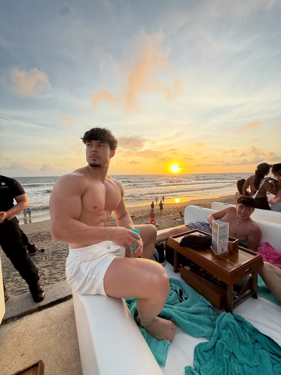 Alpha jake tweet media