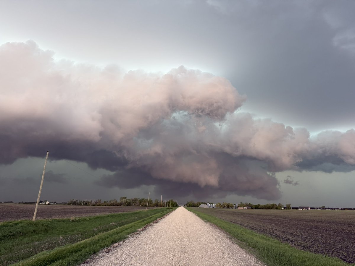 Jeremyrand101's tweet photo. GNARLYYYYY #mbstorm https://t.co/NO0kn2yc6S