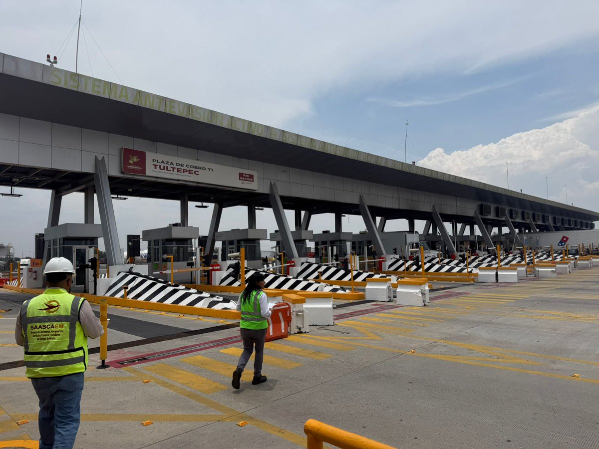 saascaem's tweet photo. 🚧 #AccionesSAASCAEM
Circuito Exterior Mexiquense
Se realizaron revisiones operativas en plazas de cobro e infraestructura de servicio.

Asimismo, se dio seguimiento a sistemas de apoyo para fortalecer las condiciones de operación de la autopista. #ElPoderDeServir https://t.co/166bxG8zJZ