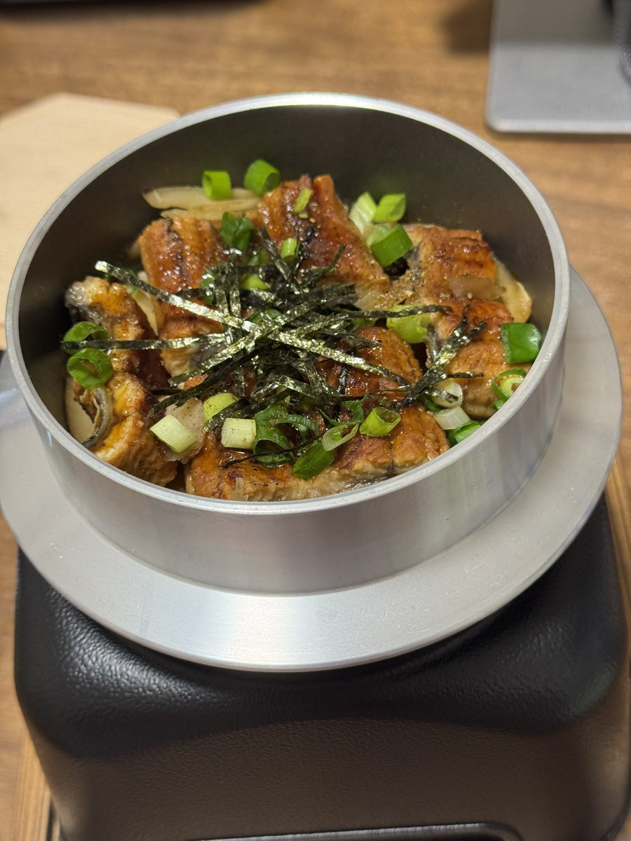 tetchin008's tweet photo. おはよー🤟
うなぎ釜飯😍 https://t.co/WzLOgVyRL3