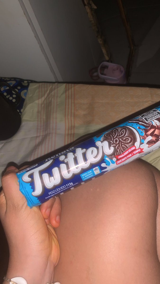 anakyyycdc's tweet photo. a bomba do biscoito que tem no mercadinho aqui da roça, vtmncKkkkkkkkkkkkkekkkkekekekekkk https://t.co/M8Dh6ruFT6