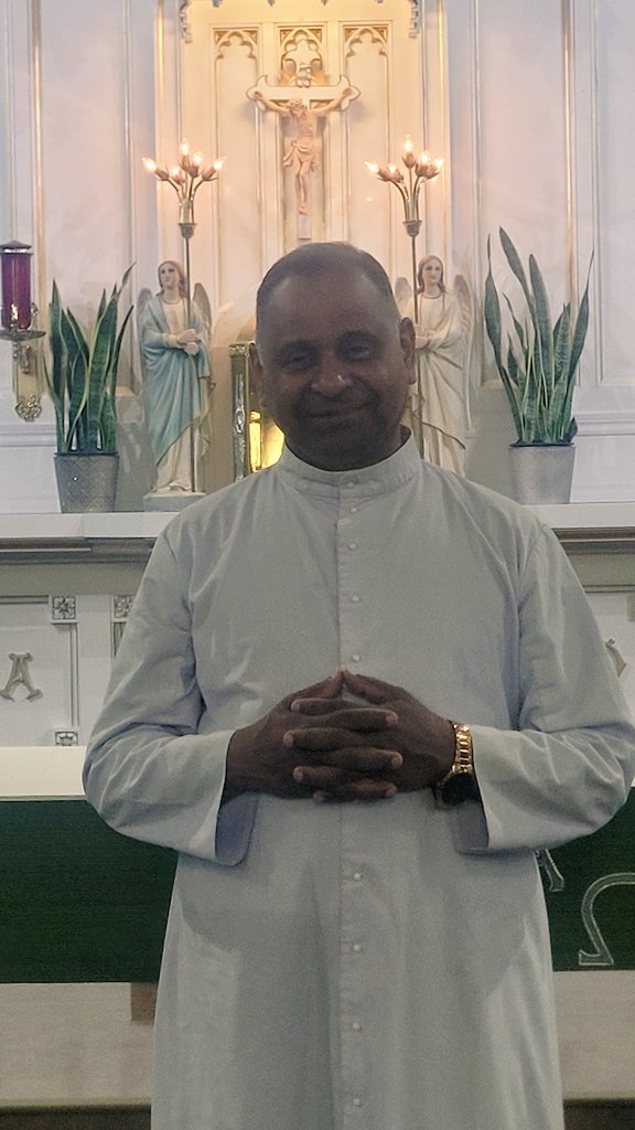 frjohnlemire's tweet photo. Today I was happy to welcome Fr. Mathew Areekkatu to our Parishes as our new associate. He will spend 50% of his time with the Syro-Malabar community, 25% of his time at the Cathedral, and the remaining 25% of his time at Sacred Heart. Welcome Fr. Mathew! https://t.co/IQTsnXPqV0