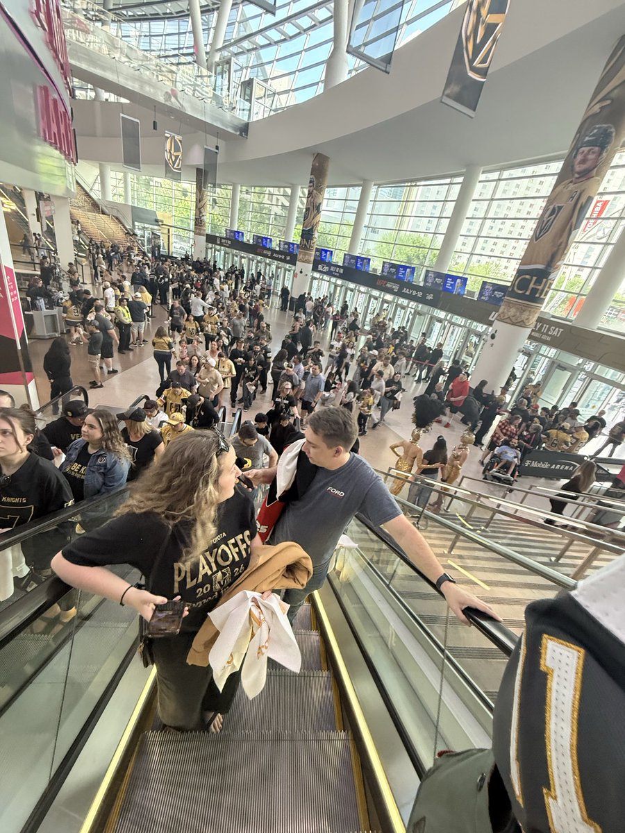 BackesRobbin's tweet photo. Go Knights Go!
#ForgedInGold
#vegasborn
#beatcarolina
#roadtothecup 
#watchpartytmobile https://t.co/jQVYEgFd2s