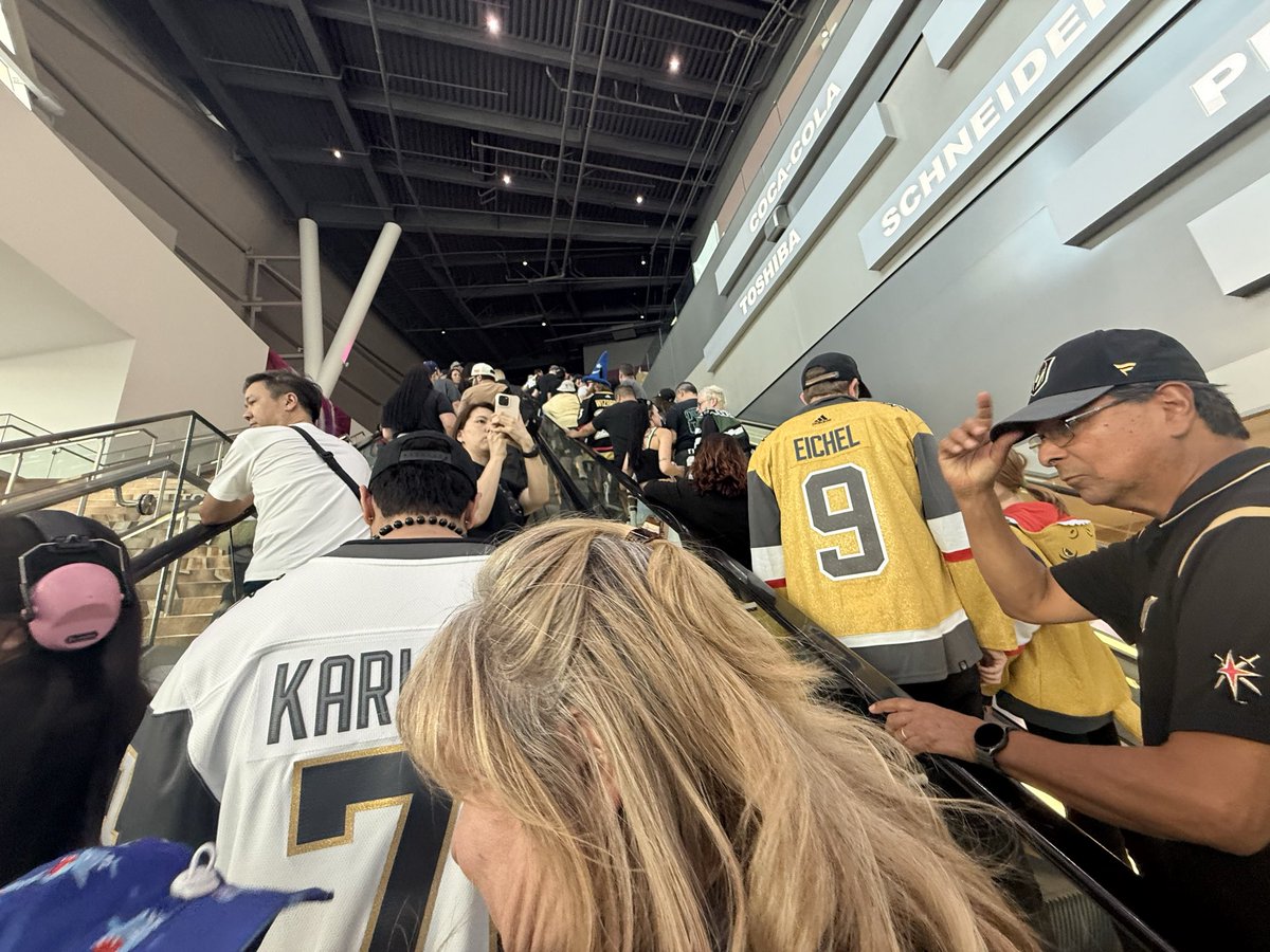 BackesRobbin's tweet photo. Go Knights Go!
#ForgedInGold
#vegasborn
#beatcarolina
#roadtothecup 
#watchpartytmobile https://t.co/jQVYEgFd2s