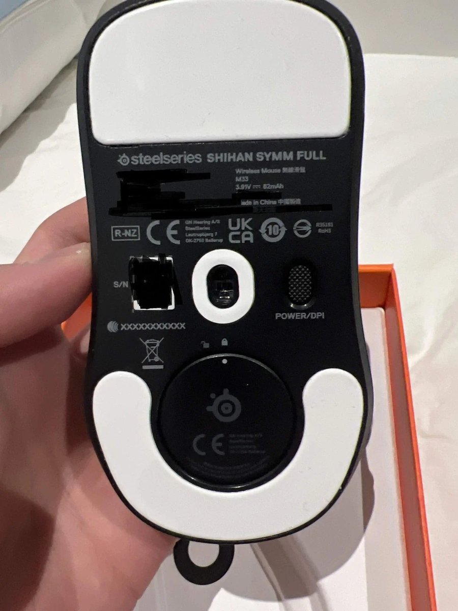 jakeufps's tweet photo. The upcoming Steelseries Sensei revival has been leaked yet again 🗣️

54 g is more usable than I expected this hot-swappable battery system to be

Skates look super mid, though, but they might not be final since this is a pre-release unit https://t.co/GjffKyKZFl
