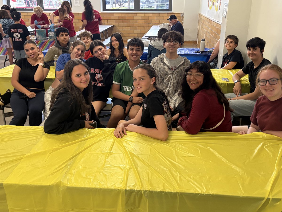 BMSBuildersClub's tweet photo. So proud of our Builders Club students representing BMS at the Ice Cream Social @07003bmsbengals @principal_BMS https://t.co/HOZpnELJZ1