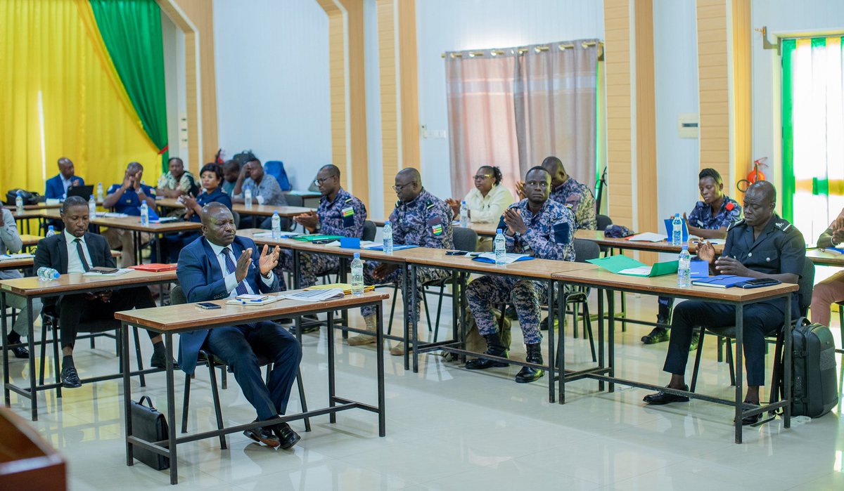 UN_Togo's tweet photo. Ouverture par Mme @CoumbaDSow , RC de @UN et le SG du ministÚre @MJDH_TG d'un atelier sur la Convention internationale contre les disparitions forcées.
4 jours de formation à l'endroit des magistrats et du personnel des forces de sécurité avec l'appui de @ONU_Droits_BRAO
#ODD16 https://t.co/zWTzd2ViAB