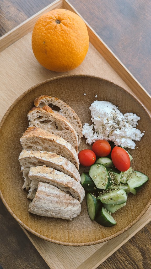 minimalayan's tweet photo. 朝ごはん
カンパーニュ　カッテージチーズ　甘夏

この量で、脂質5g以下のカンパーニュ。
減量中でもおいしさを感じたい。

#減量ごはん #減量中 #ベジタリアン #ローファット https://t.co/fu3CPaiQCz