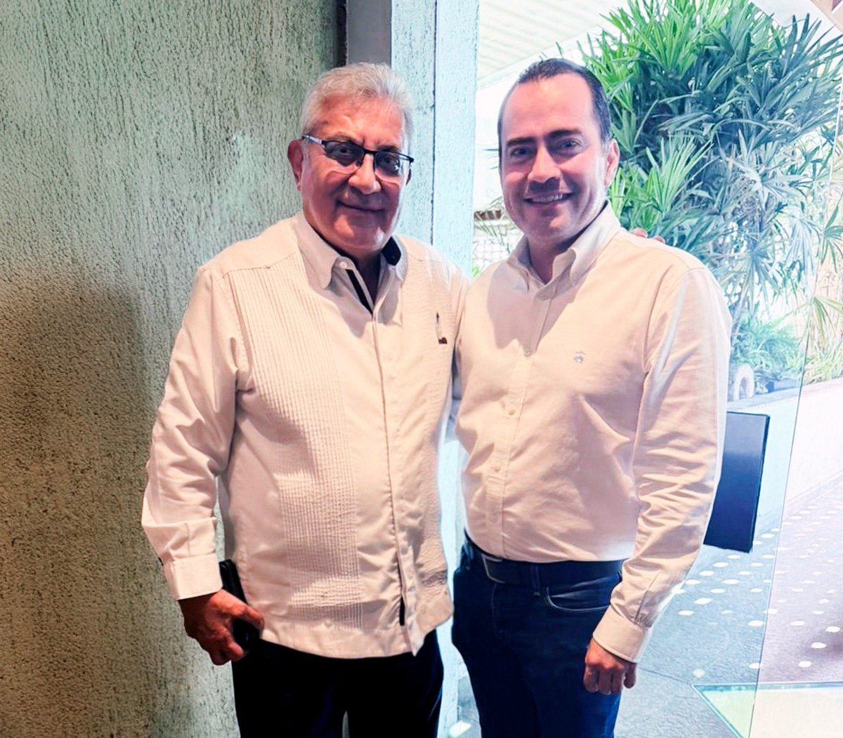 Sh1Dimas's tweet photo. Vamos a fortalecer la atención a las demandas del magisterio en #Jalisco, afirmó el Srio. Gral. del #SNTE, Mtro. Alfonso Cepeda Salas, en reunión con el Prof. @ilichglz, dirigente de la #Sección47. Añadió que con unidad y diálogo se construyen acuerdos y soluciones para el gremio https://t.co/t80b17e3B4