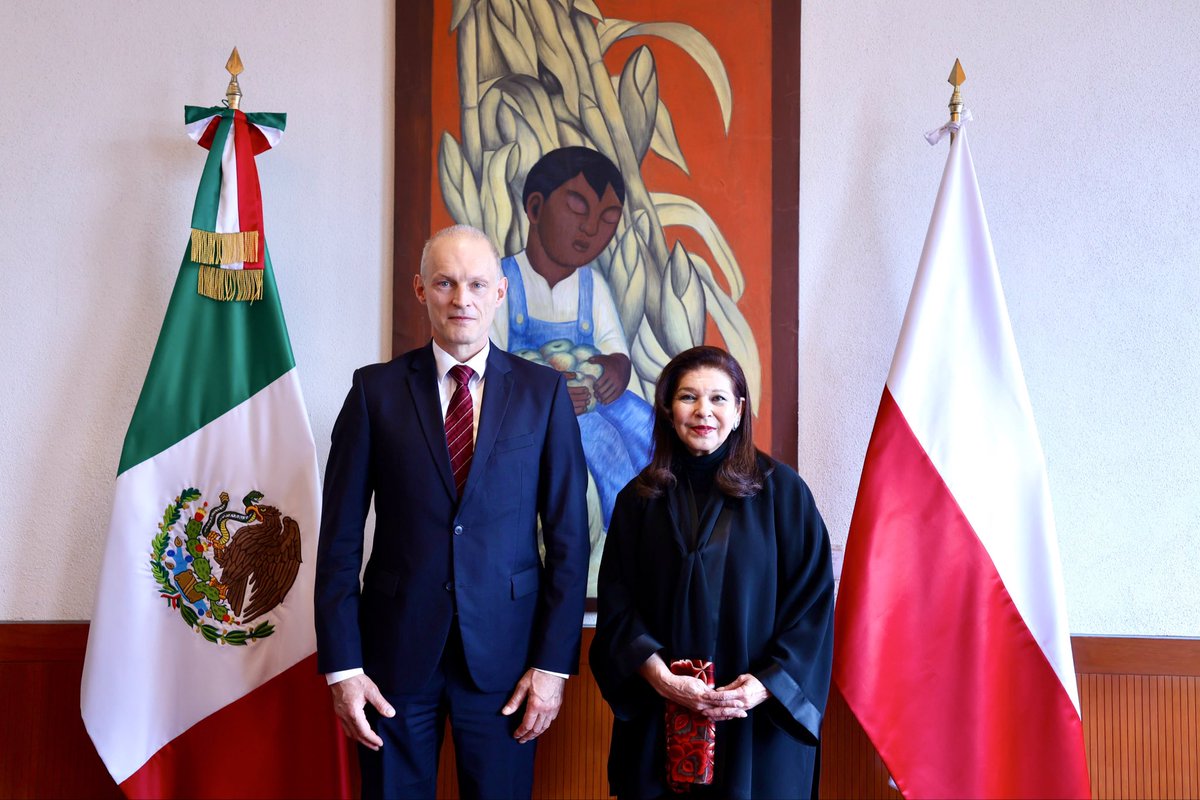 mtmercado2002's tweet photo. Junto al viceministro Wojciech Zajączkowski celebramos la XV Reunión del MCP 🇲🇽🇵🇱. @PLenMexico

🤝Acordamos impulsar el comercio, la cooperación científica y la innovación, promover visitas de alto nivel y preparar la conmemoración de nuestro centenario de relaciones en 2028. https://t.co/xGi3rtyMPZ
