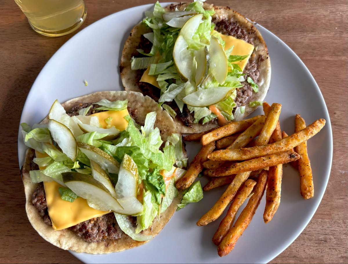 nightlockxo's tweet photo. low fat high protein big mac tacos https://t.co/A1AvZvtJzW