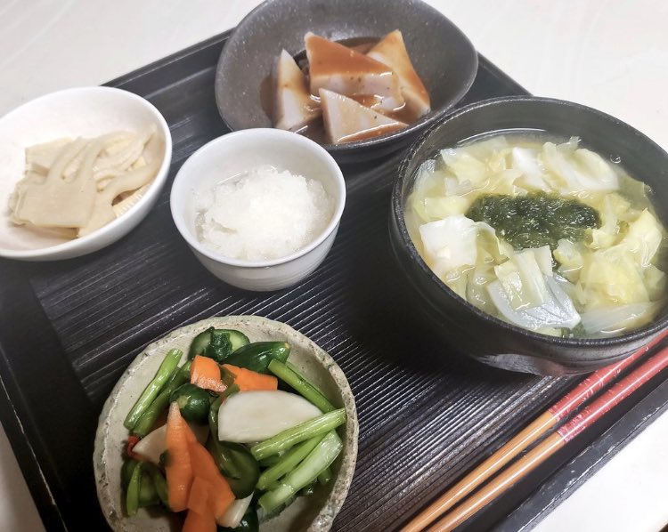 mayu_therapi's tweet photo. おはようございます♪

台風の影響
皆さん大丈夫ですか？

通勤やお出かけの人も
気圧の変化で体調がしんどい人も

無理をせず
ゆとりを持って過ごしてくださいね😌

どうぞご安全に🌿 https://t.co/PvFacWCLkM