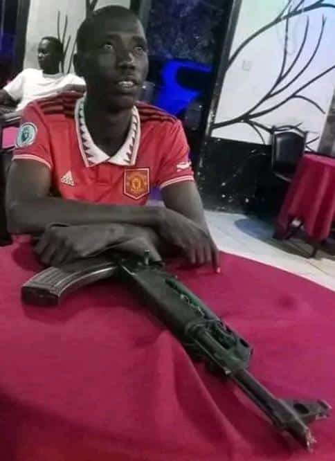 MNambaka's tweet photo. @PamelaNjoku2 That Amorim guy should be arrested on sight. https://t.co/CCNyj12OUP