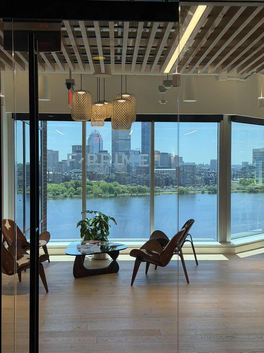BenSlmpsonua's tweet photo. Meeting with Fidelity Ventures today, one of the largest crypto friendly wealth managers in the world here in Boston.

Just a wild experience to actually be in the room where the biggest crypto funds are making moves. Pumped. https://t.co/6eGjWN8m0y