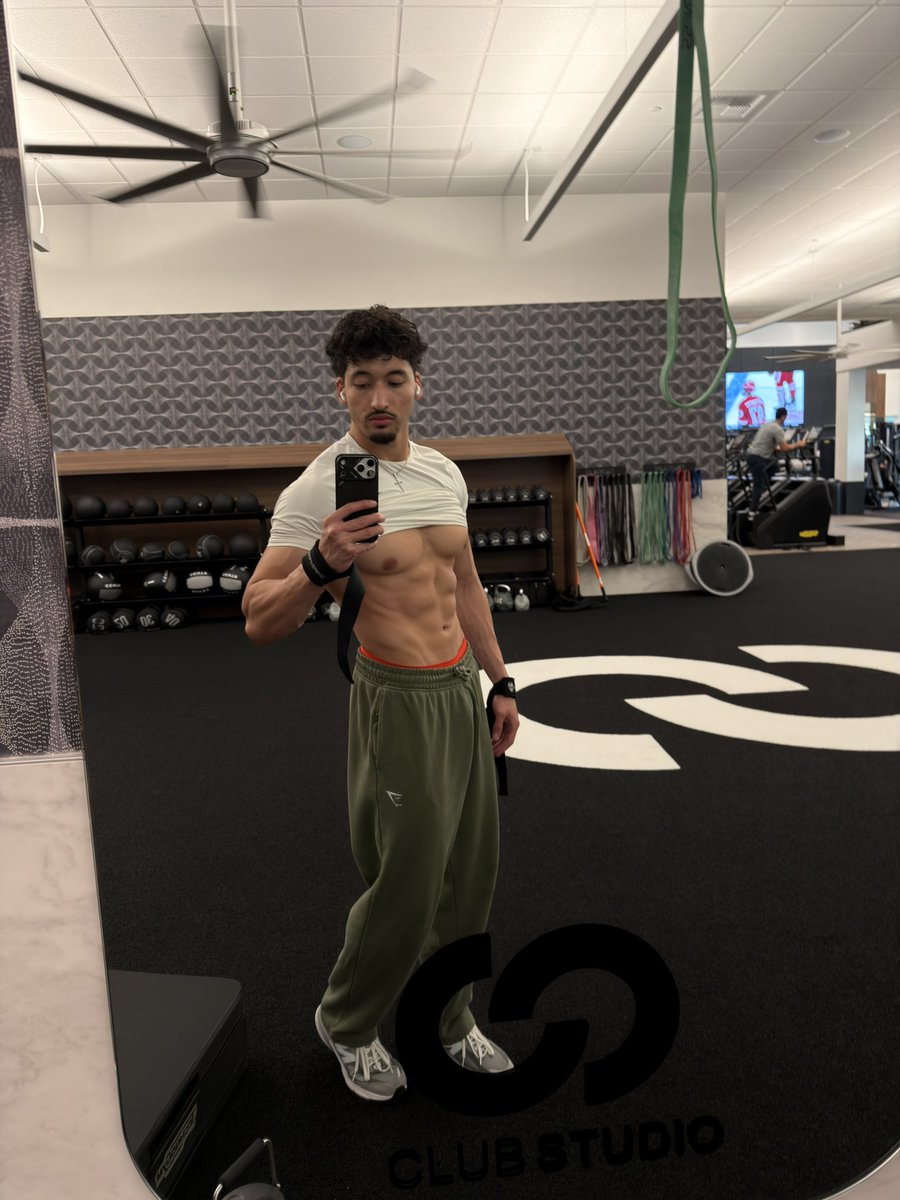andizofit's tweet photo. Club studio😎 https://t.co/96Sy1E2YAP