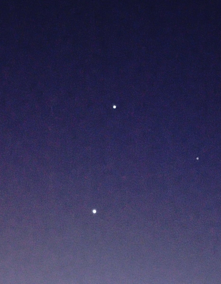 Cuervorikardo's tweet photo. Jupiter and Venus, approaching the conjunction of June 9th https://t.co/htFSUrMjJ6