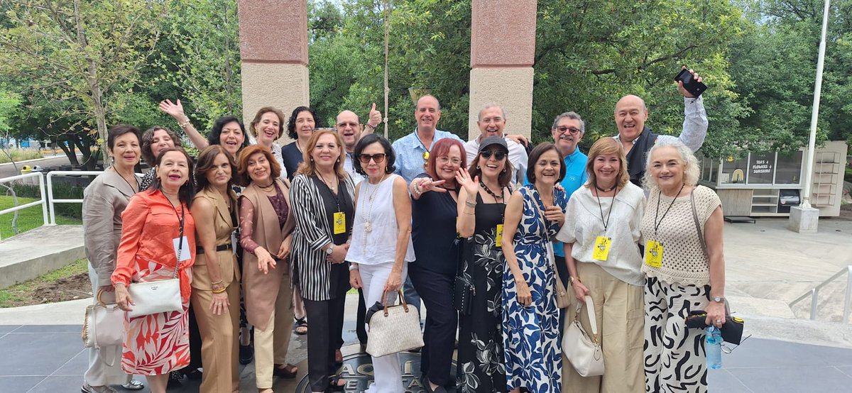 ExaUDEM's tweet photo. 💛 Los años pasan, pero las amistades permanecen.

Así vivimos la reunión de generación UHL ’86, llena de recuerdos, sonrisas y reencuentros. ✨

#ExaUDEM #NostalgiaUDEM https://t.co/Dzw6HayMPD