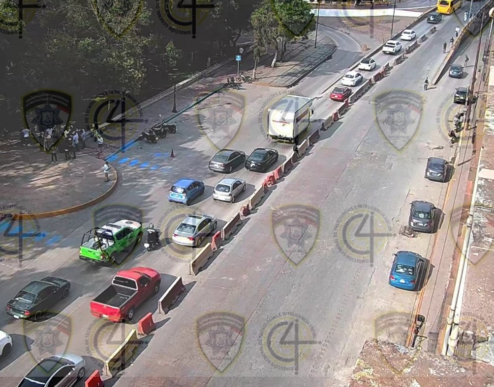 SSPCSLP's tweet photo. ⚪️🔵 #ReporteVial 🚨 #VialidadSLP 

Actualización ⚠️

Grupo de manifestantes retira bloqueo de avenida Universidad y calle Negrete en dirección al distribuidor Juárez.

🚔👮🏽‍♀️Oficiales de Policía Vial restablecen tránsito vehicular en la zona. https://t.co/gVH0q7ePhU