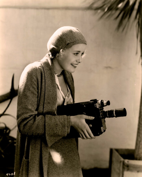 Suzanne08253534's tweet photo. Joan Marsh on the MGM lot c.1931 https://t.co/TQJ1oRVj2A