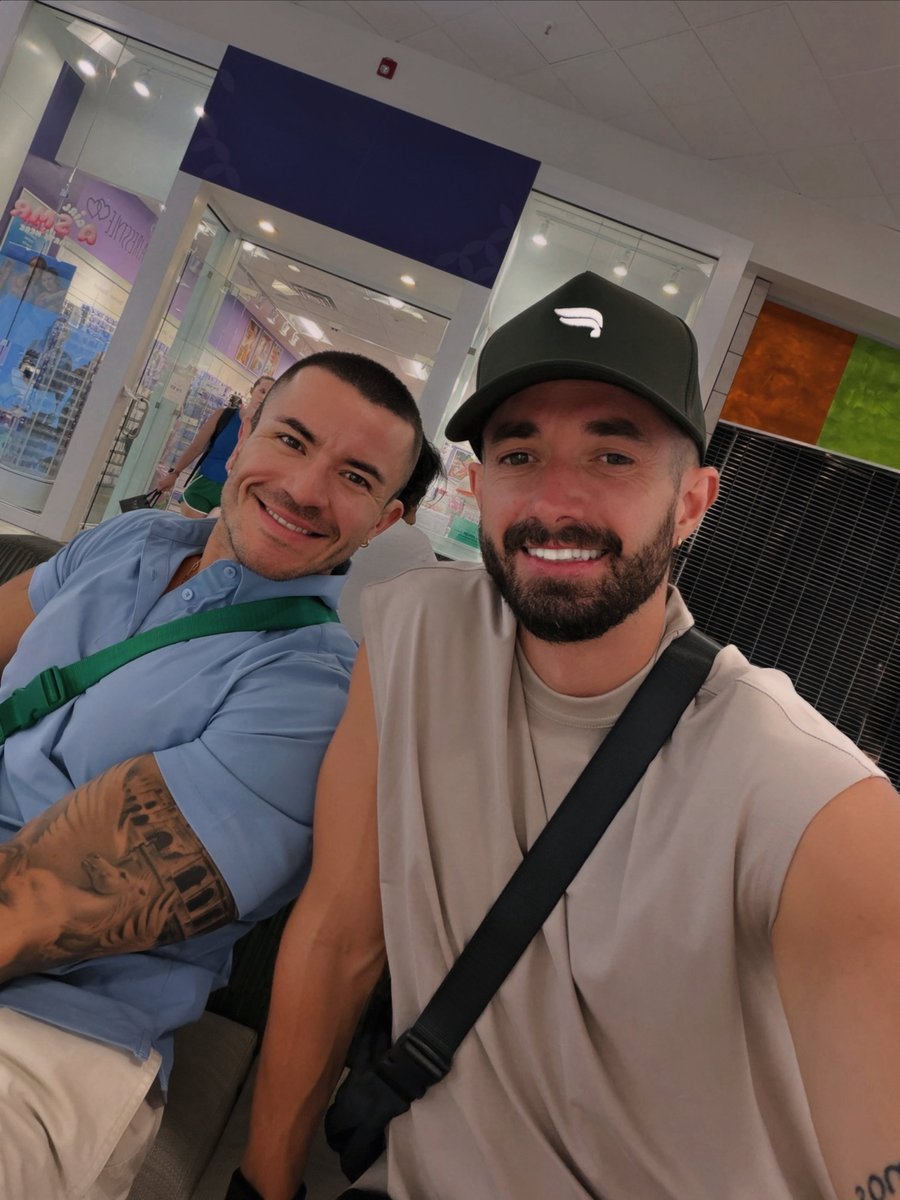 JoshJorg's tweet photo. Mall selfie check Outfits: cute, Company: cuter #shopping #gaymen #husbandandhusband @fableticsmen https://t.co/hB8LnrzCta