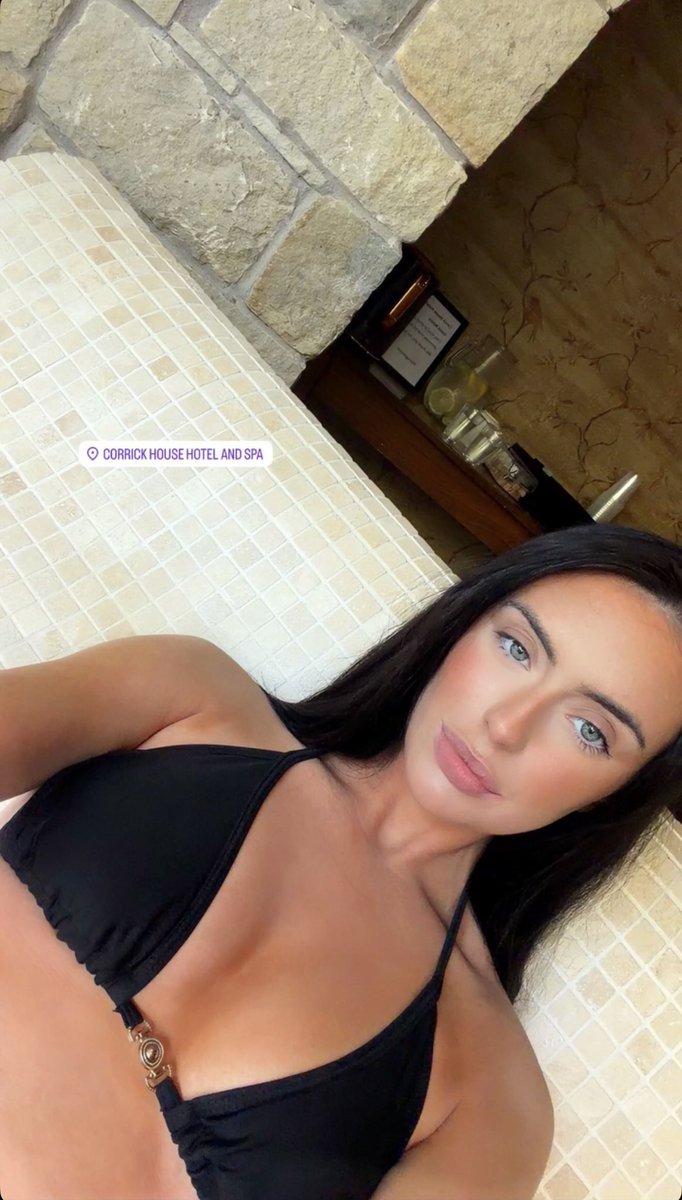 Nichavs's tweet photo. Is there anything better than wanking to local show off whores? #horny #wankchat #slut https://t.co/QRe6sQcTaA