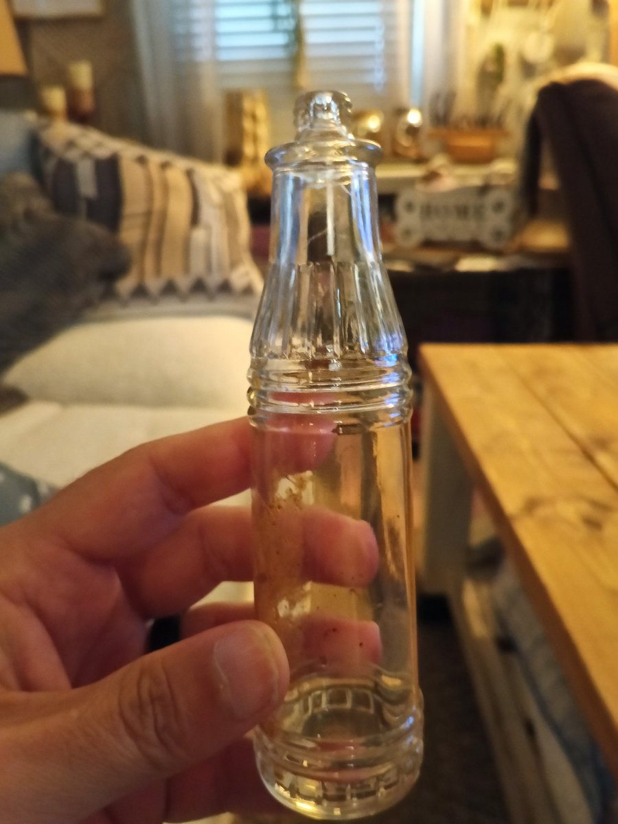 farrisdaniel22's tweet photo. @grok what kind of bottle is this and is there a certain time frame when it was made? https://t.co/tikg6ROoIX