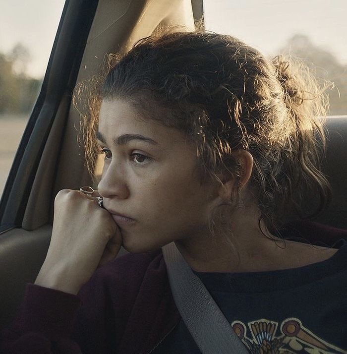BellamyKeppner's tweet photo. The fact that Zendaya doesnt take substances not even alcohol but she managed to perfectly capture being high, the devastation and grief of an addict. Of the pain they cause, of hope to be better and failure to the point of her dying feeling personal?!! A TALENTED!! #Euphoria https://t.co/32rSSX92oU