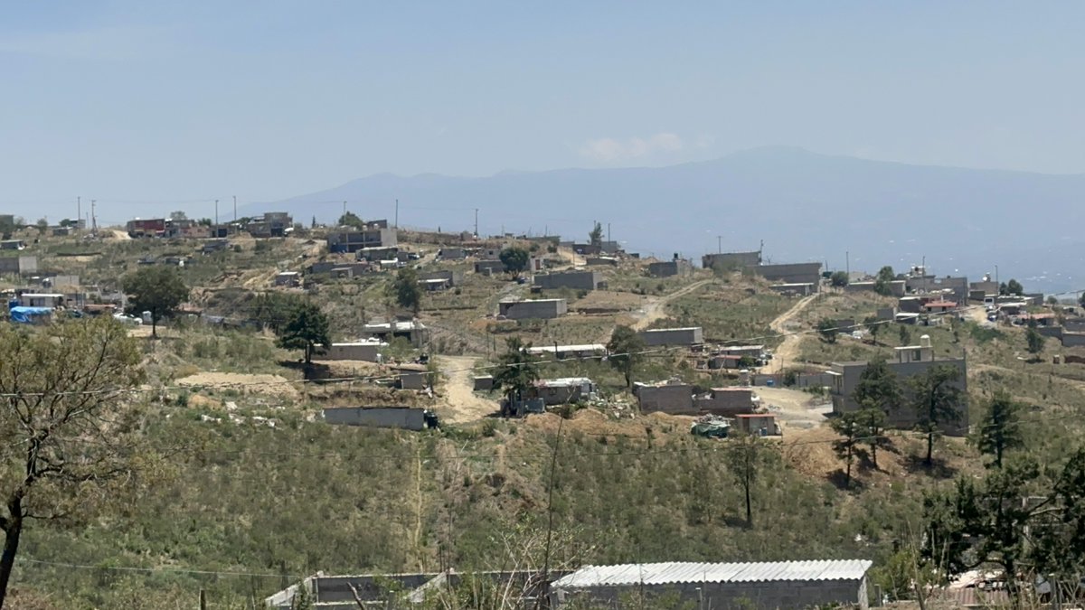 LaPazAntorcha's tweet photo. #SinObrasNoHayMundial la población de La Paz exige obras y servicios. Agua potable, drenaje, vivienda, seguridad https://t.co/nzaUX2hQIt