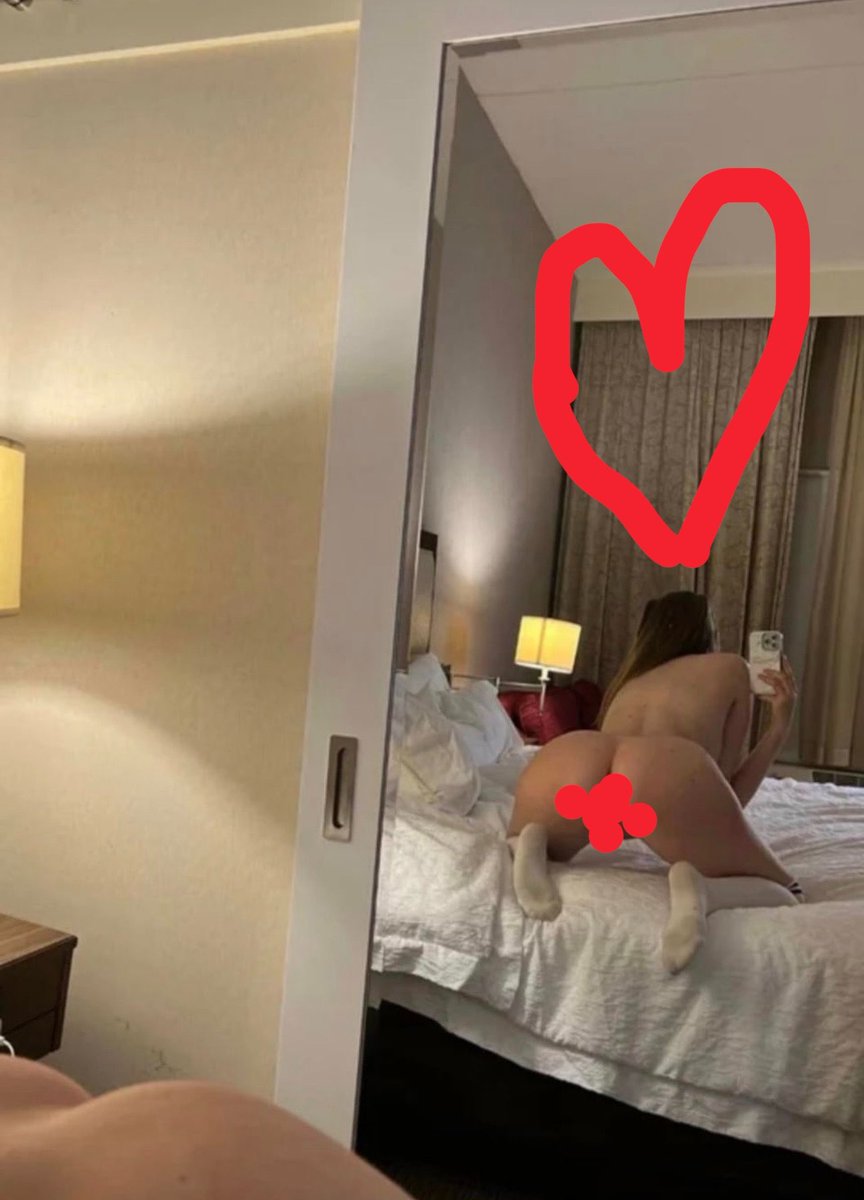 Rosesweet220's tweet photo. Am so fucking horny Dm me it’s free am not charging guys ❤️👐 https://t.co/UAc2PBAt5a