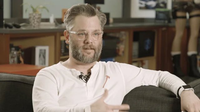 PSInsideFr's tweet photo. Précision : God of War Laufey n’est PAS dirigé par Cory Barlog 

En effet, le jeu est dirigé par Ariel Lawrence, Cory Barlog est mentionné comme étant « Responsable de la Création chez Santa Monica » dans la présentation du projet. 

Ce qui signifie que les rumeurs d’une toute nouvelle licence dirigée par Cory Barlog peuvent toujours être d’actualité 👀