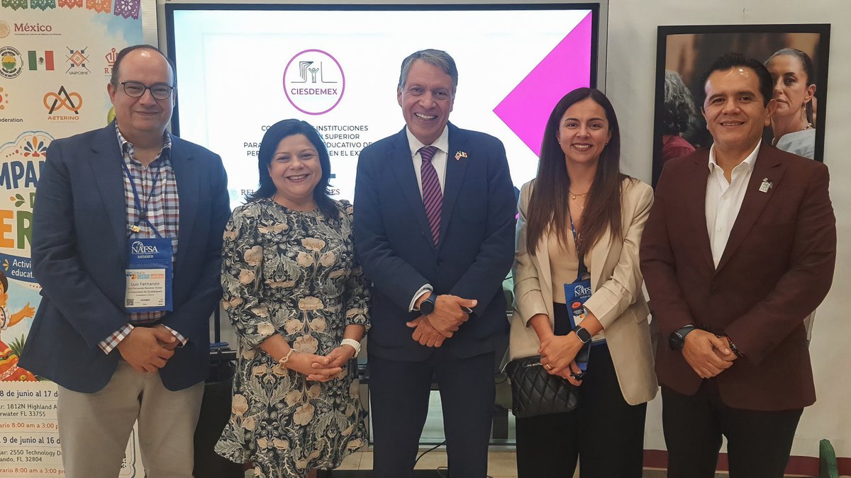 ciesdemex_org's tweet photo. En el marco de @NAFSA 2026 y como parte de las actividades de @AMPEI1, la @udg_oficial presentó al CIESDEMEX en el Consulado General de México en Orlando, fortaleciendo su proyección internacional.

Gracias a AMPEI y a las nueve instituciones socias participantes. https://t.co/7kdqXqyfmj
