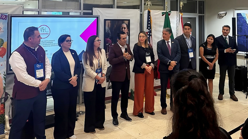 ciesdemex_org's tweet photo. En el marco de @NAFSA 2026 y como parte de las actividades de @AMPEI1, la @udg_oficial presentó al CIESDEMEX en el Consulado General de México en Orlando, fortaleciendo su proyección internacional.

Gracias a AMPEI y a las nueve instituciones socias participantes. https://t.co/7kdqXqyfmj