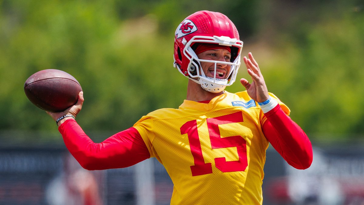 Chiefs's tweet photo. Practice. Progress. Repeat. https://t.co/vHMB0T8MPL
