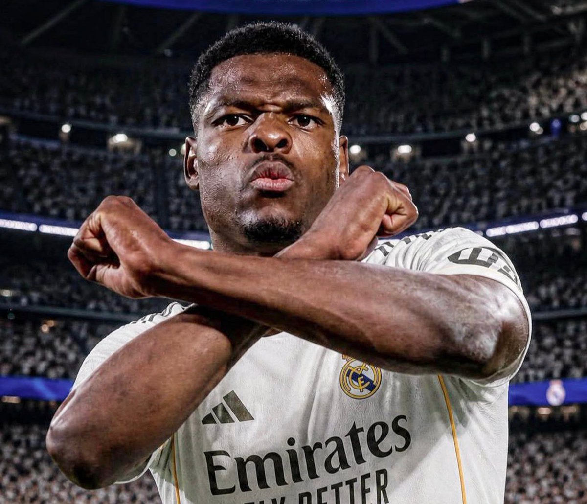 RiccardoDanna1's tweet photo. 🚨 RETROSCENA
Perché "solo"20 milioni di clausola per #Dumfries? L'#Inter lo avrebbe perso a zero nel 2025 e per evitarlo ha chiuso un rinnovo con clausola rescissoria bassa: 25 milioni al primo anno (2025), 20 milioni al secondo (quest'estate) e a scendere ulteriormente. 💰⚫️🔵

@FabrizioRomano