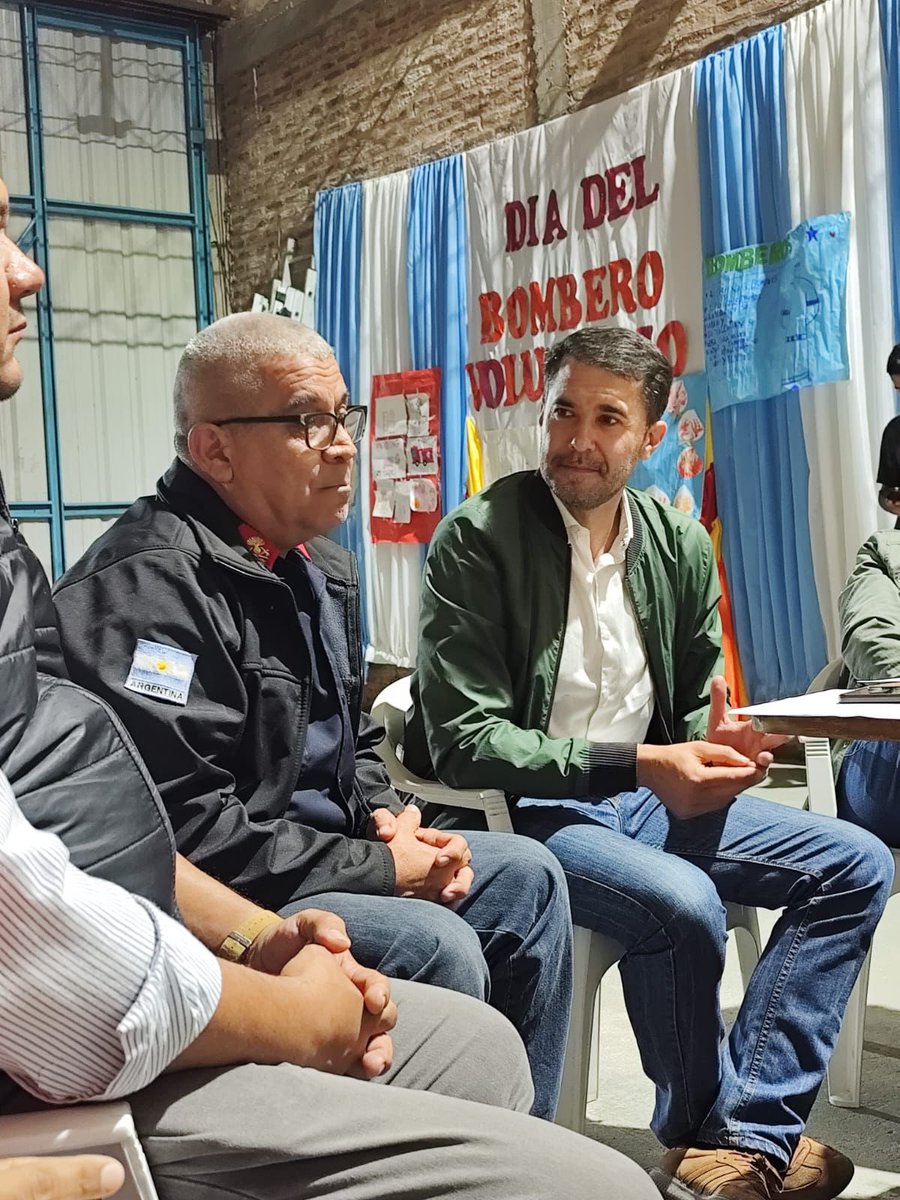 Sebamolas's tweet photo. Los bomberos voluntarios cuidan a nuestra comunidad. Que tengan acceso a la salud cuando lo necesiten es muy importante.

Por eso impulsamos un proyecto de ley para garantizarles cobertura de salud.

¡Feliz Día del Bombero Voluntario! 🚒 https://t.co/JXRu2BtH2z