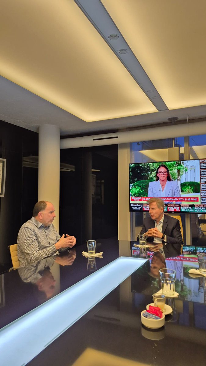 pablogarate's tweet photo. Hoy conversé con @martinredrado sobre el futuro de la Argentina y la necesidad de generar un proyecto superador que incluya a los 48 millones de compatriotas.

Tenemos todo para crecer: agro, energía, minería, industria, comercio, economía del conocimiento y el talento de nuestra gente.

Aprovechar toda la capacidad productiva y generar oportunidades para todos los argentinos.

Hay que trabajar en la construcción de un modelo de desarrollo que impulse el consumo, la inversión y las exportaciones. 

#TodosJuntos y con un enfoque integrador poniendo a la #ArgentinaPrimero .