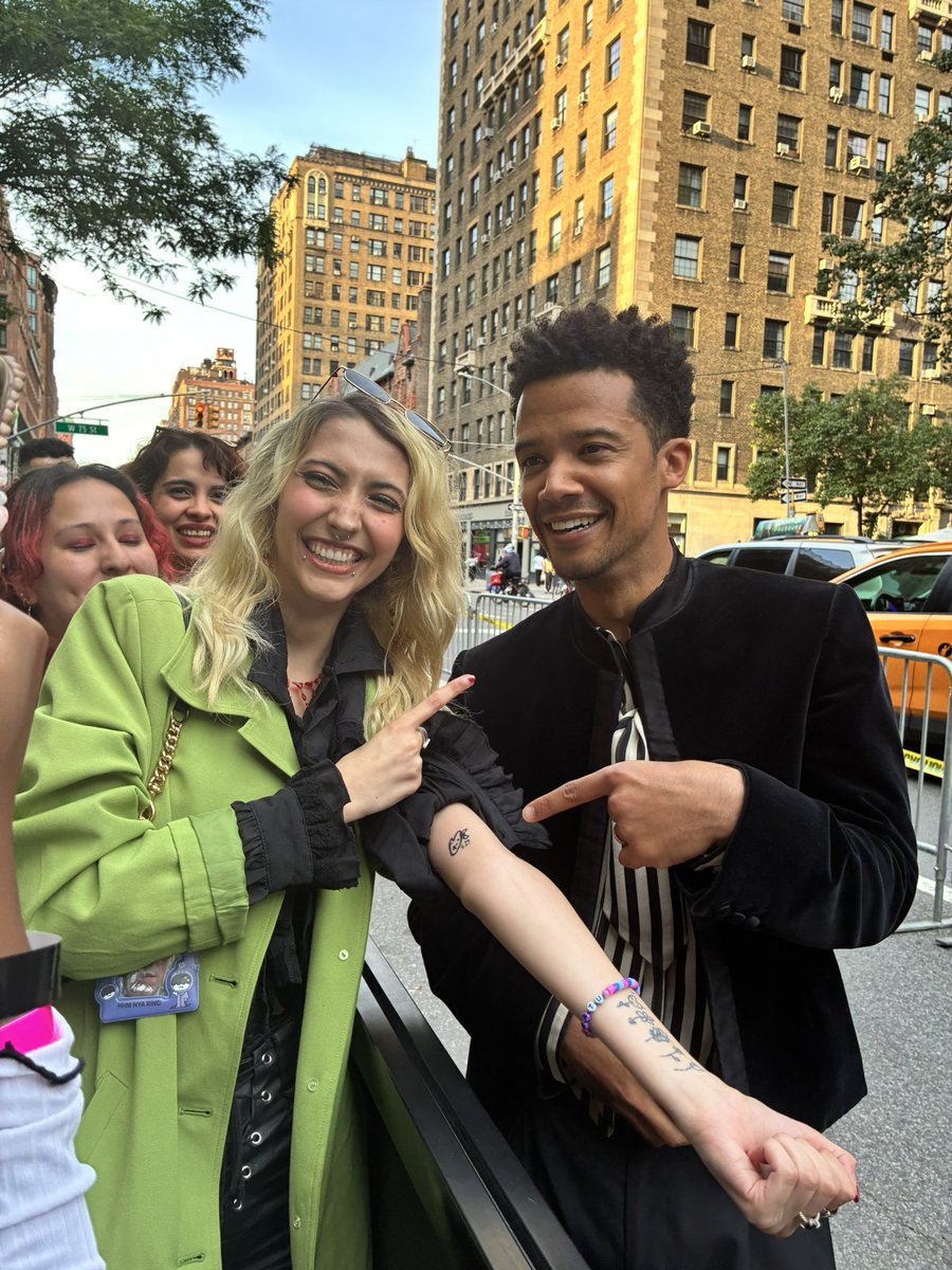 vrl304_'s tweet photo. SHOWED JACOB MY HELLO KITTY TATT HE DREW !!! @jacobanderson https://t.co/vebRP5j04S