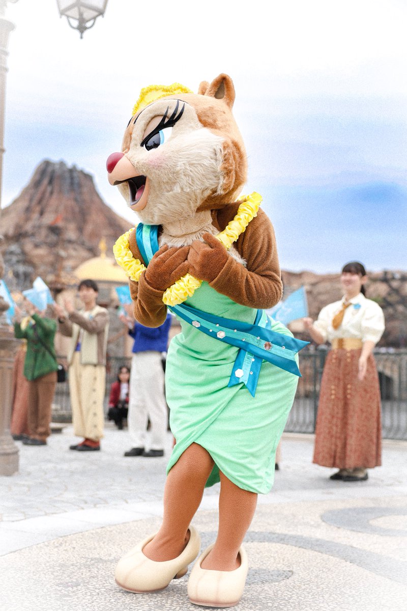 NBC_yu's tweet photo. クラリスの魅力の1つとして目元があると思うんです。このつり目にフサフサのまつ毛が歌姫の魅力というか妖艶を引き立てているんですよ。その目元を最大限魅力的にとるががくが下からのアングルなんですけどしたからすぎるとクラリスに怒られてしまうんですけどまたそれもご褒美になるので文字数 https://t.co/kdy4VqvzgO