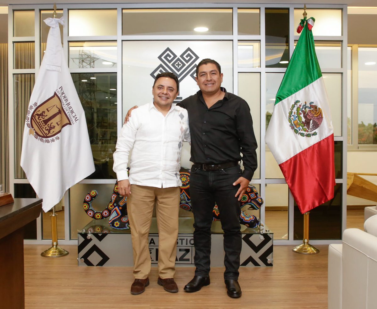 PJE_Chiapas's tweet photo. Juan Carlos Moreno Guillén sostiene reunión con el alcalde de Las Margaritas

Nota completa en nuestro portal web ⤵️ 
https://t.co/dFMTLQFAyz

#JusticiaConHumanismo 
#PJEChiapas  
#LaJusticiaEsLaPaz https://t.co/LWoslkItTN