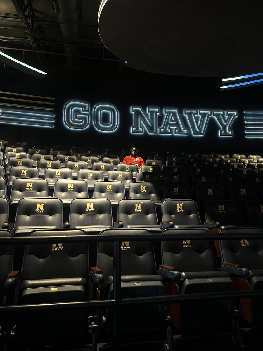 pete_carter2027's tweet photo. Thank you to @CoachNew, @CoachWimberly, @AnthonyZehyoue, @QBCnavy_FB, and the staff for the visit today. Grateful for the opportunity to learn more about @NavyFB and the Brotherhood. ⚓🏈 
@SherandoFball @Coach_Rohrbaugh https://t.co/UJOVmTdyVi