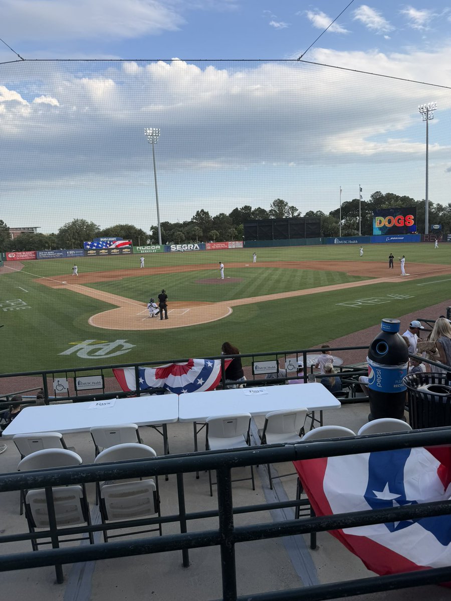 holsinger62's tweet photo. Go @ChasRiverDogs! First time here and I’m having a blast! https://t.co/vKQyjXToxQ