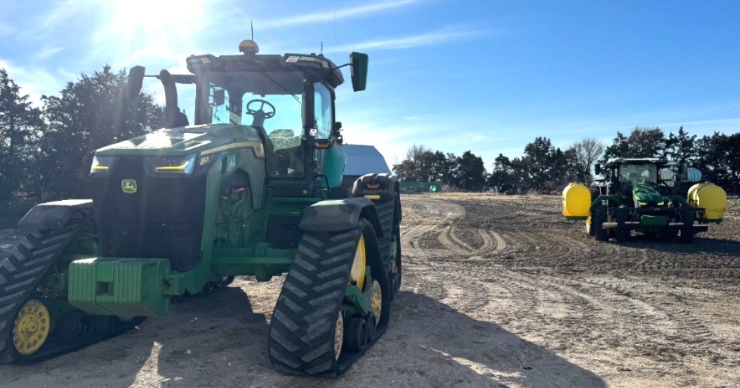machinefinder's tweet photo. Every adjustment matters during planting season. Big equipment and precision in the field keep acres moving day after day.

Share your own planting-season moments with #YesJDMF to grant permission for a feature. Why does your operation stand out? ⬇️

📸: @farmer_8rx410 on IG https://t.co/R8J6GCr04Z