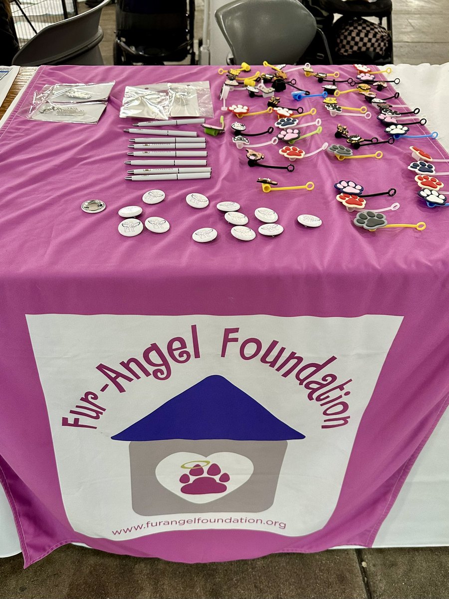 ksedtech's tweet photo. The puppies are here🐾 #KSEdTech https://t.co/hPRCwgyuRV