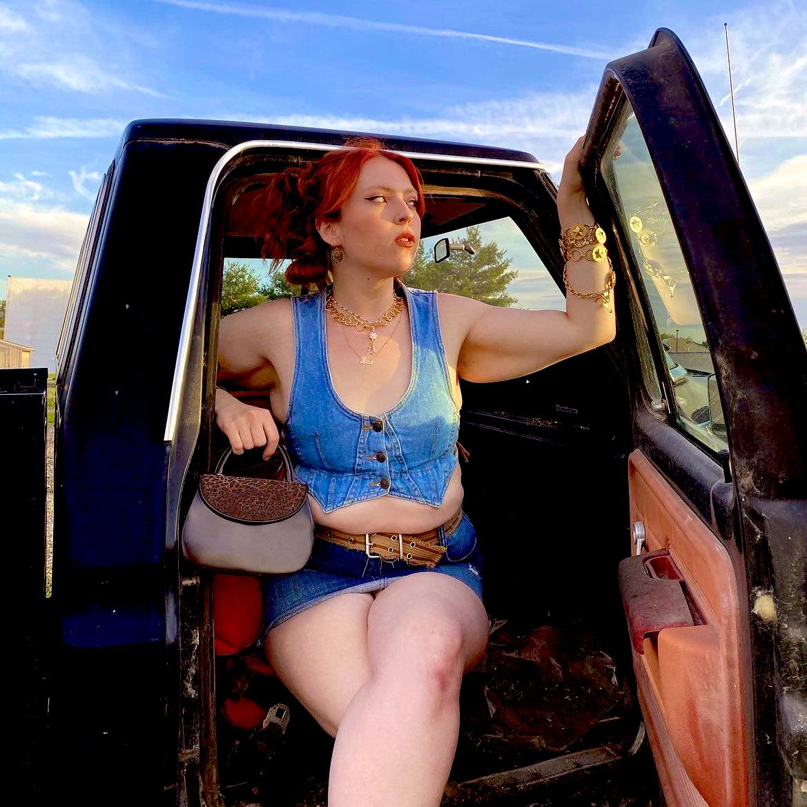 prongsteacup's tweet photo. cowgirl lily evans I bow at your feet https://t.co/w6W40oRbnZ