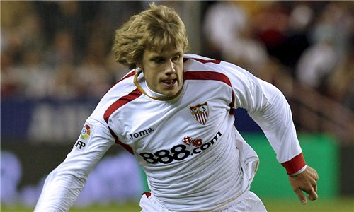 footballcritix's tweet photo. 🗣️ Teemu Pukki: "Sevilla'ya çok genç yaşta transfer oldum ama İspanya'nın o sıcak havasına ve kültürüne asla alışamadım. Ağır bir depresyon geçirdim ve evimden hiç çıkmıyordum. Futbolu bırakıp Finlandiya'ya dönmüştüm. Celtic ve Norwich City bana kuzeyin havasını hissettirince yeniden golcü oldum."
