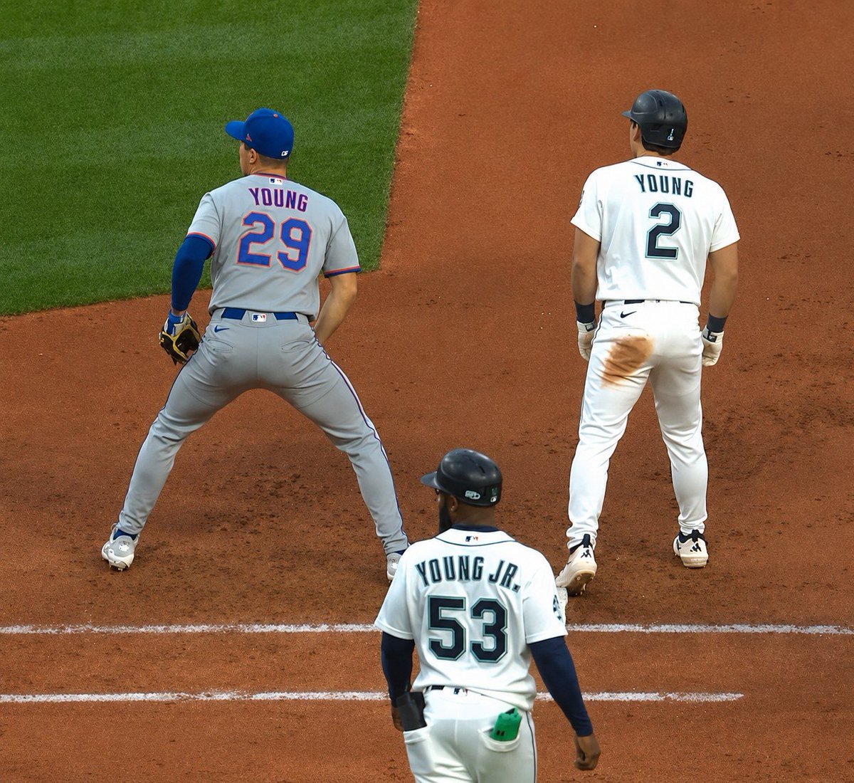 DanClarkSports's tweet photo. This may be a Top 10 all-time MLB photo. https://t.co/9yjzMJliGq
