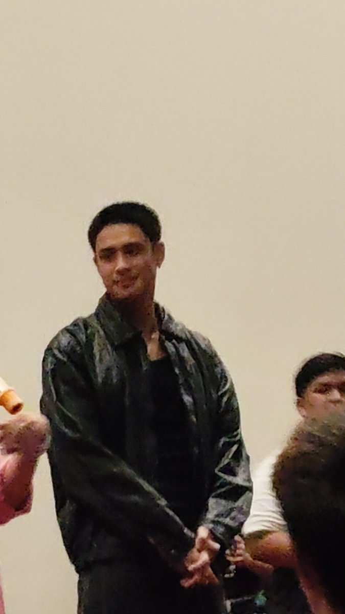 khaidbluv's tweet photo. First kita nakita nung nagsho-shooting ka ng HIH sa lugar namin, pandemic era pa nun. Sobrang hirap pa noon makakuha ng picture mo. Ngayon, sulit na sulit yung punta namin ng friend ko para makita ka lang. Kahit hindi man ako nakapagpa-picture sa'yo, worth it pa rin https://t.co/9S9Apbz4k8